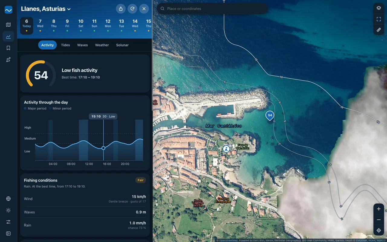 Fishinghub on a computer: the activity forecast for Llanes next to the satellite map