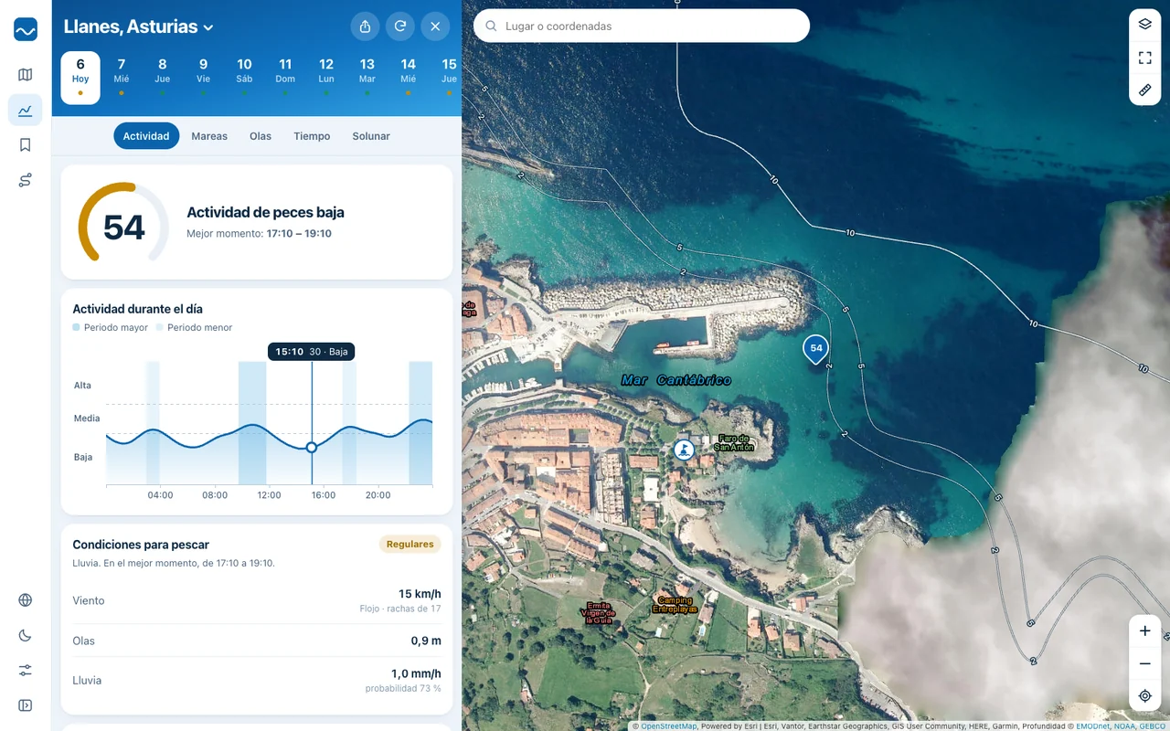 Fishinghub en un ordenador: la previsión de actividad de Llanes junto al mapa de satélite